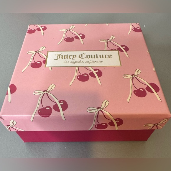 Juicy Couture Gold New York charm Bracelet with charms - Picture 7 of 7